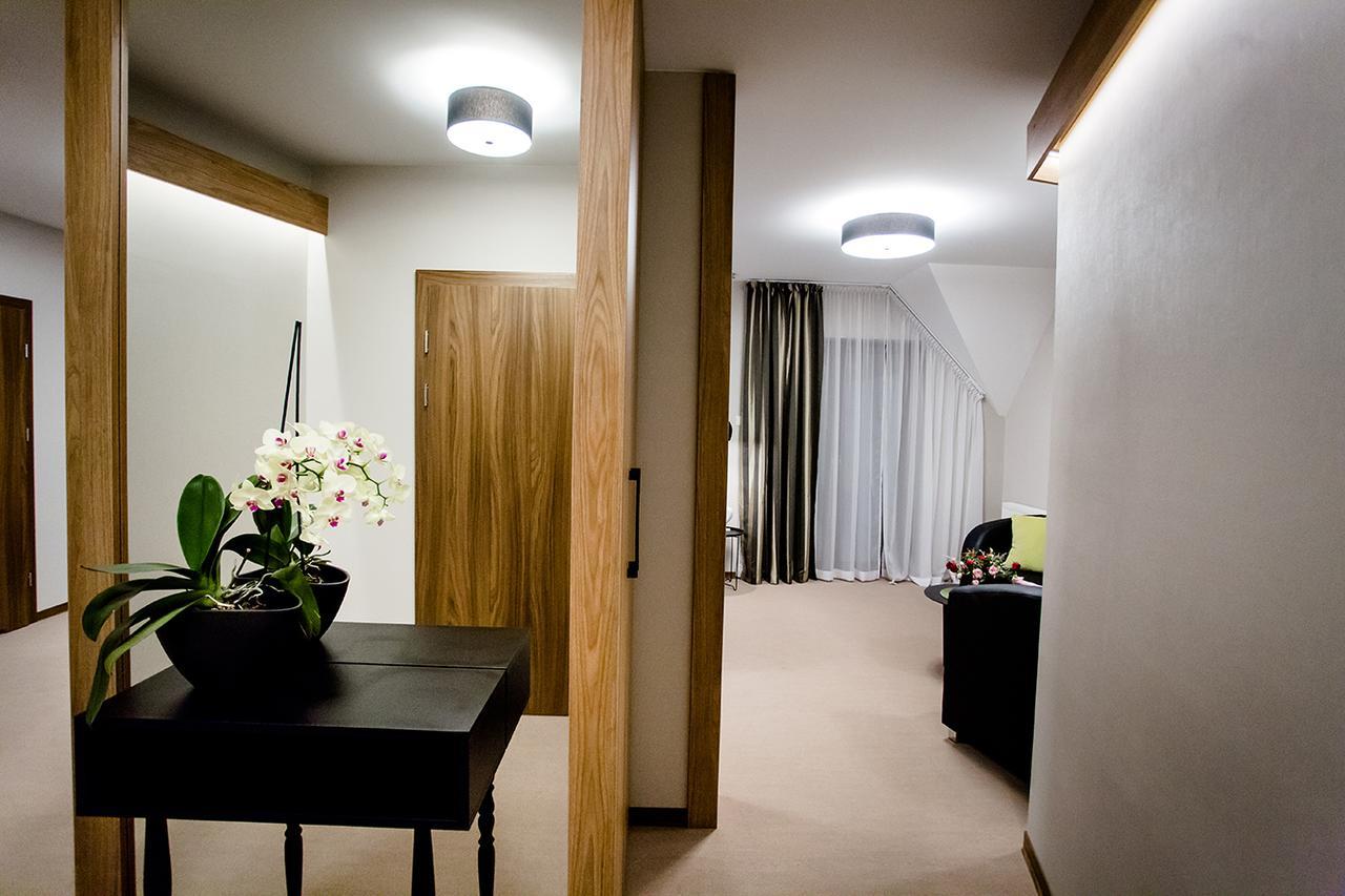 ミエレツ Bulwary Biznes Bed & Breakfast エクステリア 写真