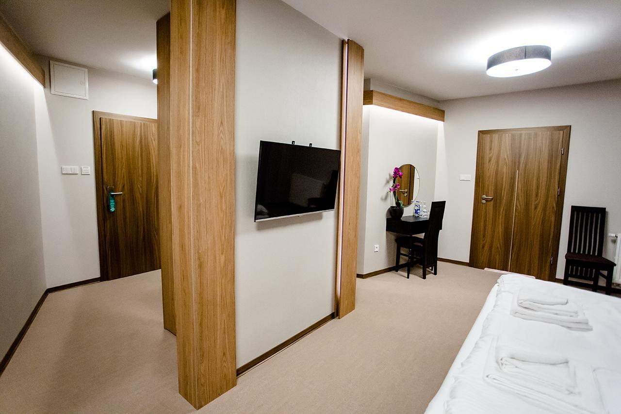 ミエレツ Bulwary Biznes Bed & Breakfast エクステリア 写真