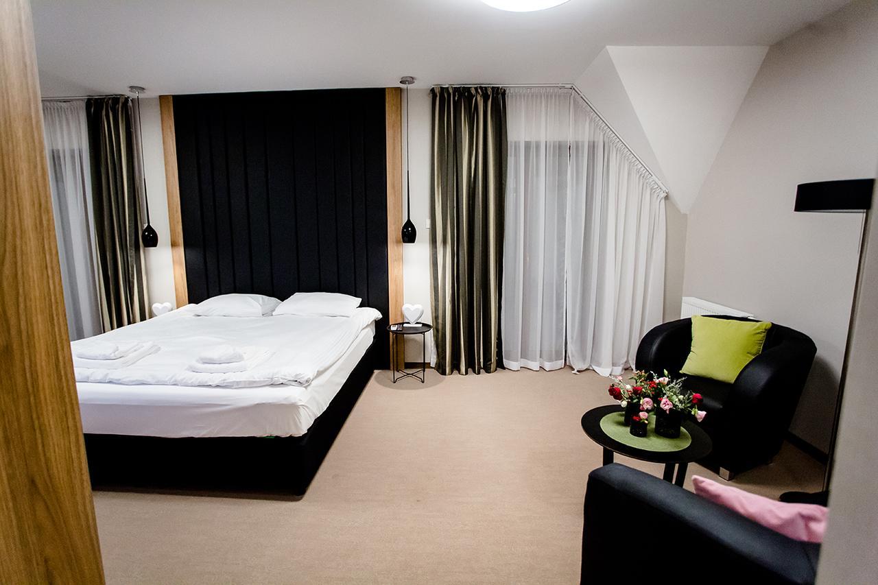 ミエレツ Bulwary Biznes Bed & Breakfast エクステリア 写真