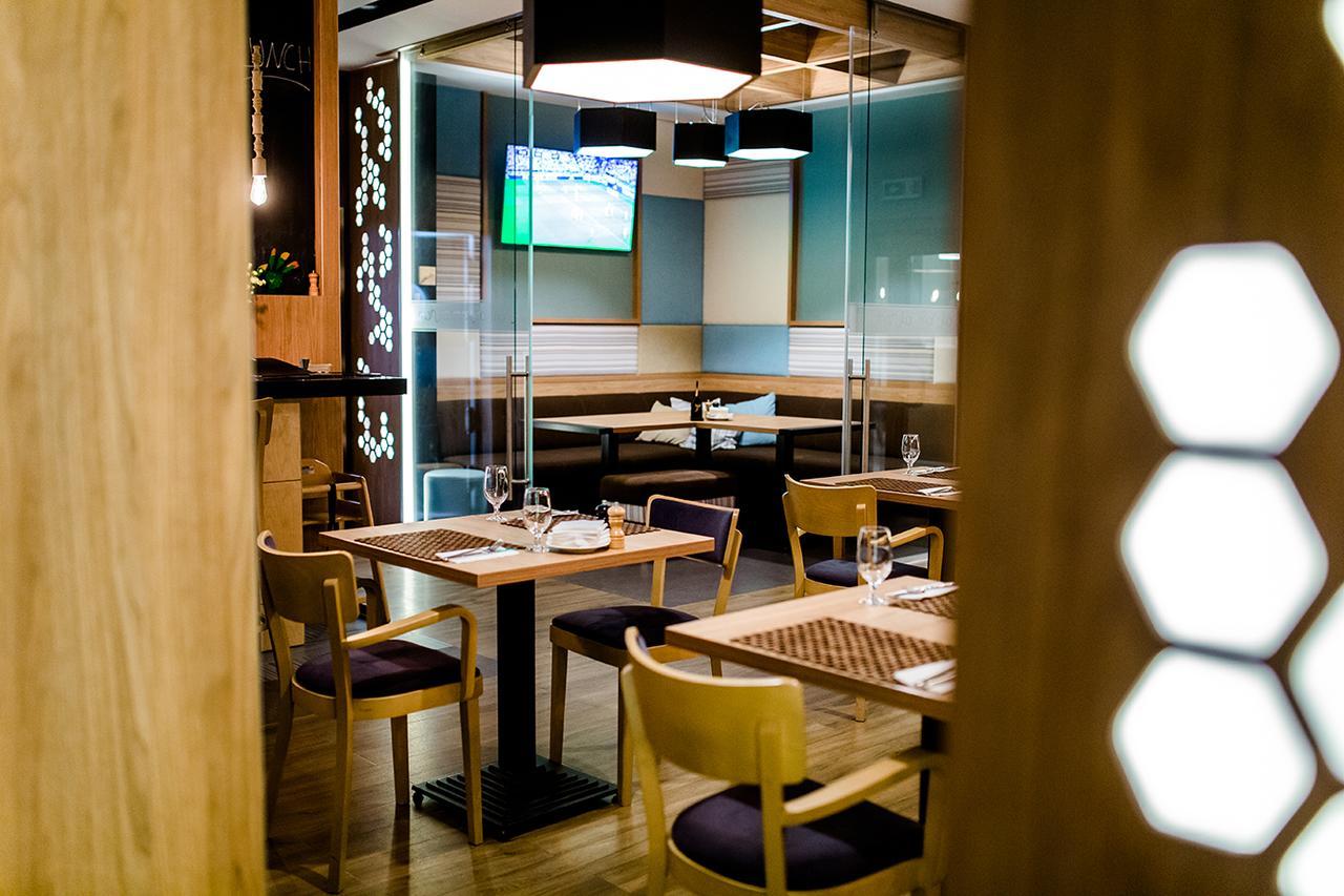 ミエレツ Bulwary Biznes Bed & Breakfast エクステリア 写真