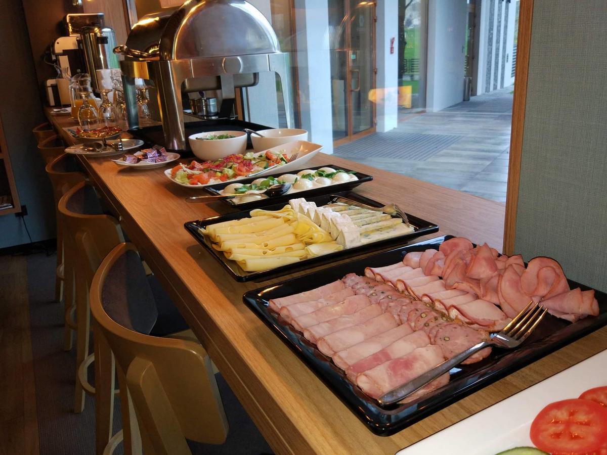ミエレツ Bulwary Biznes Bed & Breakfast エクステリア 写真