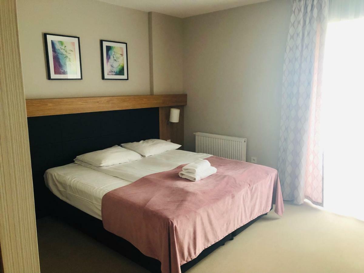 ミエレツ Bulwary Biznes Bed & Breakfast エクステリア 写真